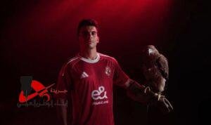 أعلن النادى الأهلى تعاقده مع أحمد السيد زيزو نجم الزمالك السابق اليوم، الجمعة، فى صفقة انتقال حر لمدة 4 مواسم في صفقة انتقال حر